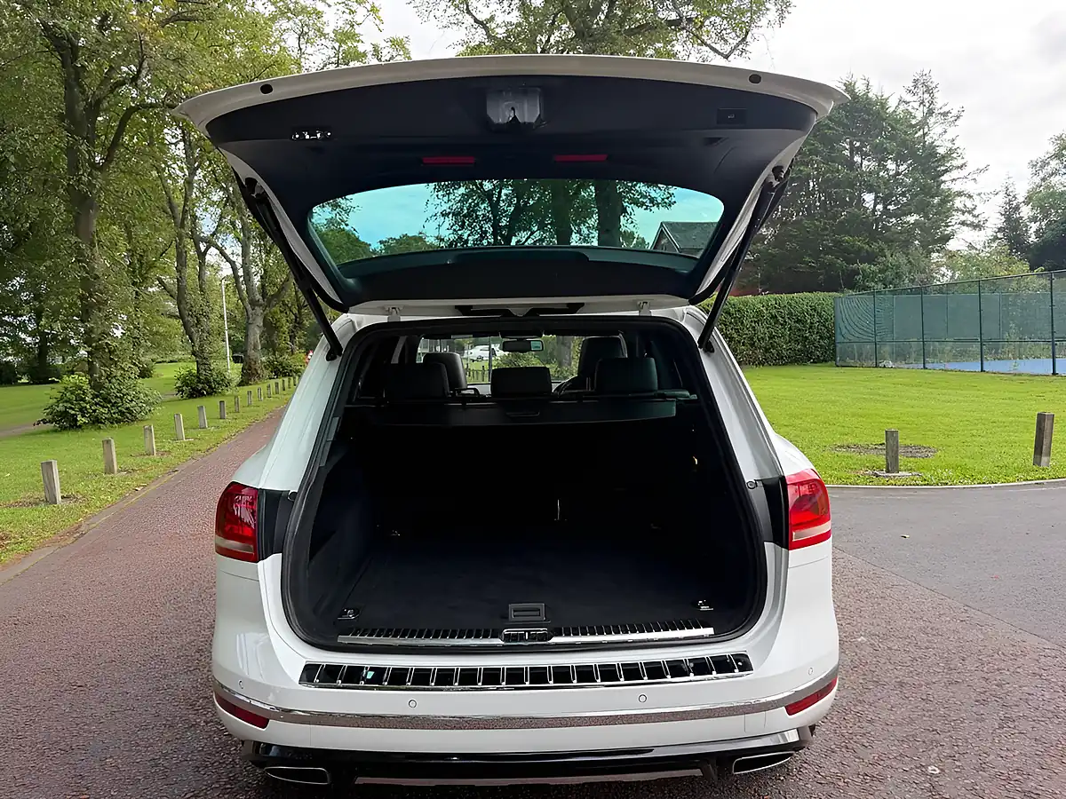 Used 2015 Volkswagen Touareg R-Line White - Interior and Exterior details 12