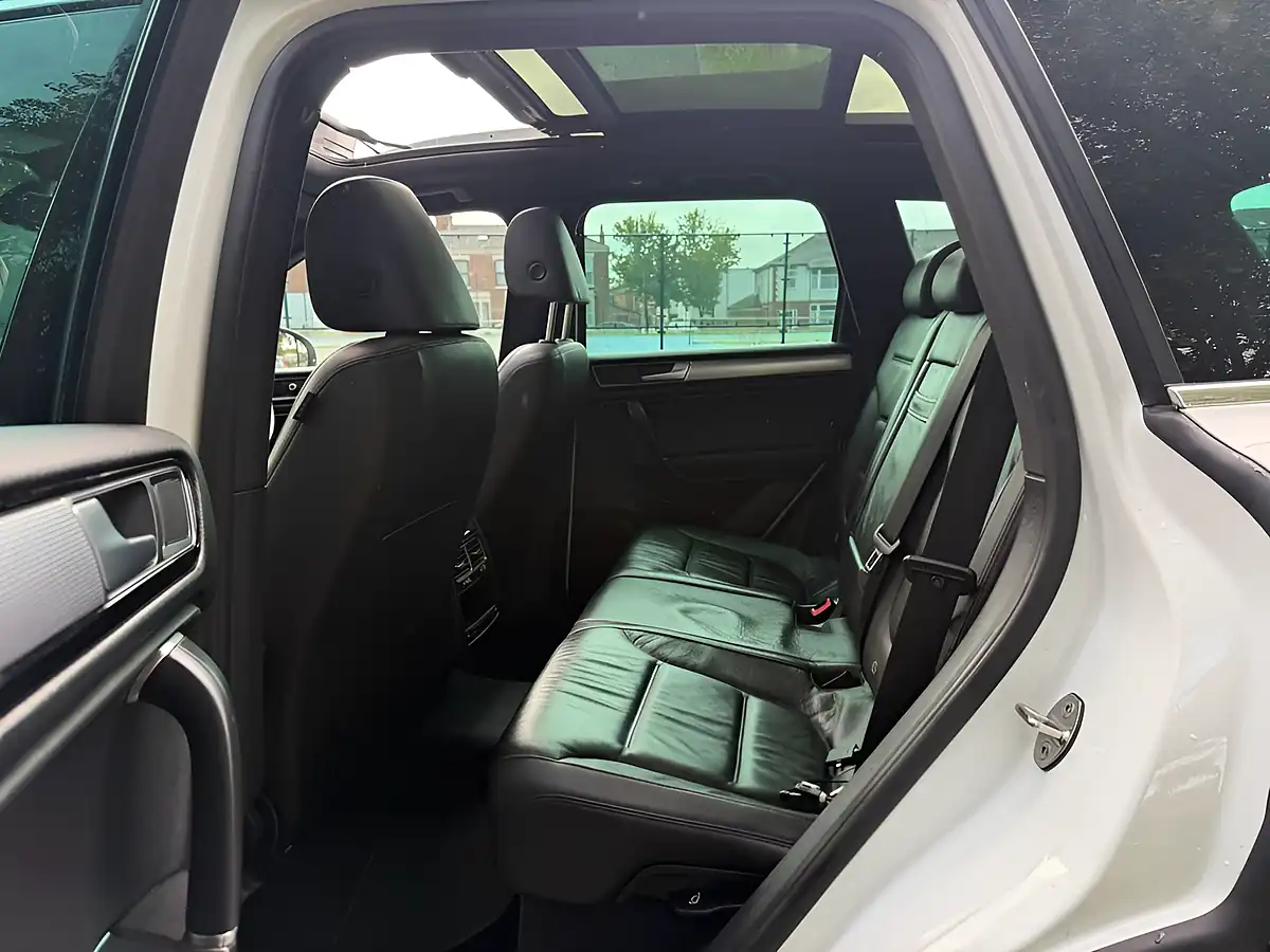 Used 2015 Volkswagen Touareg R-Line White - Interior and Exterior details 13