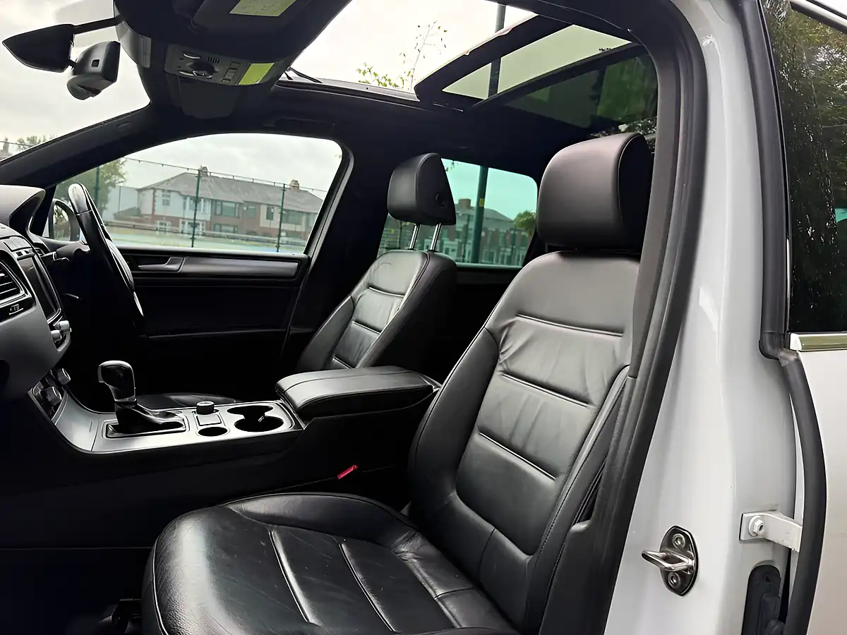 Used 2015 Volkswagen Touareg R-Line White - Interior and Exterior details 14