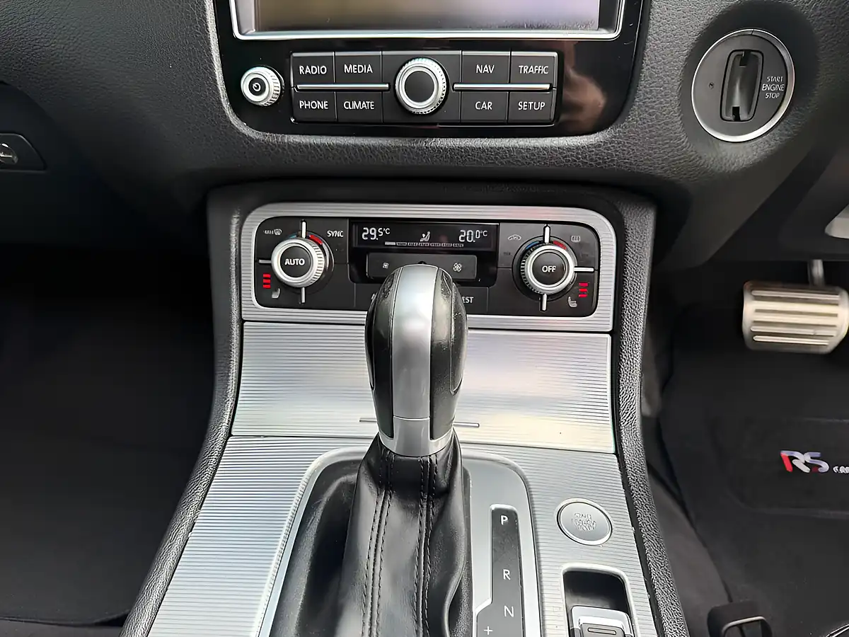 Used 2015 Volkswagen Touareg R-Line White - Interior and Exterior details 16