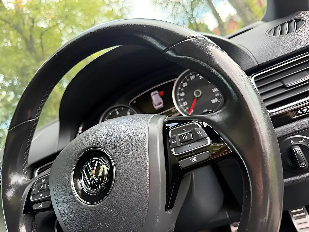 Used 2015 Volkswagen Touareg R-Line White - Interior and Exterior details 18