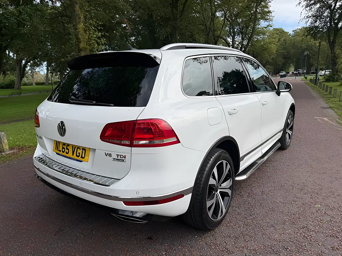 Used 2015 Volkswagen Touareg R-Line White - Interior and Exterior details 4