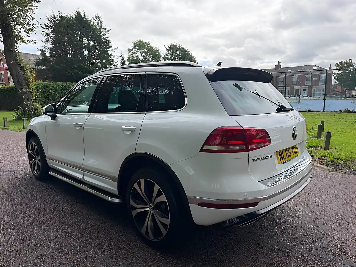 Used 2015 Volkswagen Touareg R-Line White - Interior and Exterior details 6