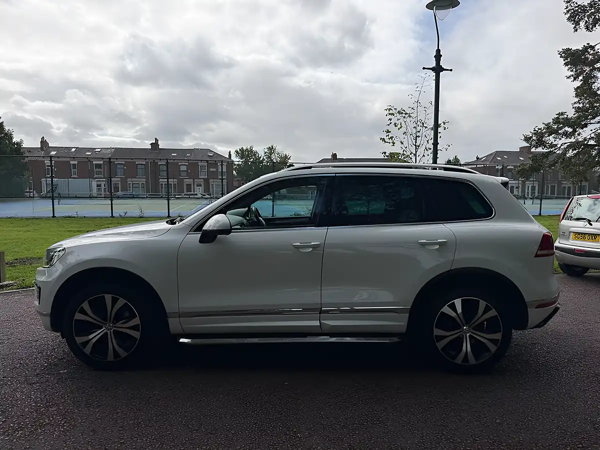 Used 2015 Volkswagen Touareg R-Line White - Interior and Exterior details 7