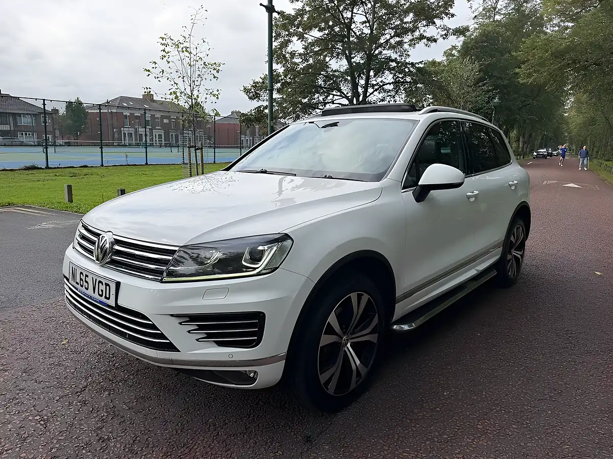 Used 2015 Volkswagen Touareg R-Line White - Interior and Exterior details 8