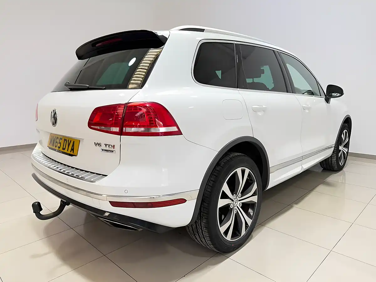 Used 2015 Volkswagen Touareg R-Line White - Interior and Exterior details 10