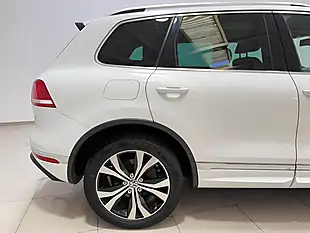 Used 2015 Volkswagen Touareg R-Line White - Interior and Exterior details 11