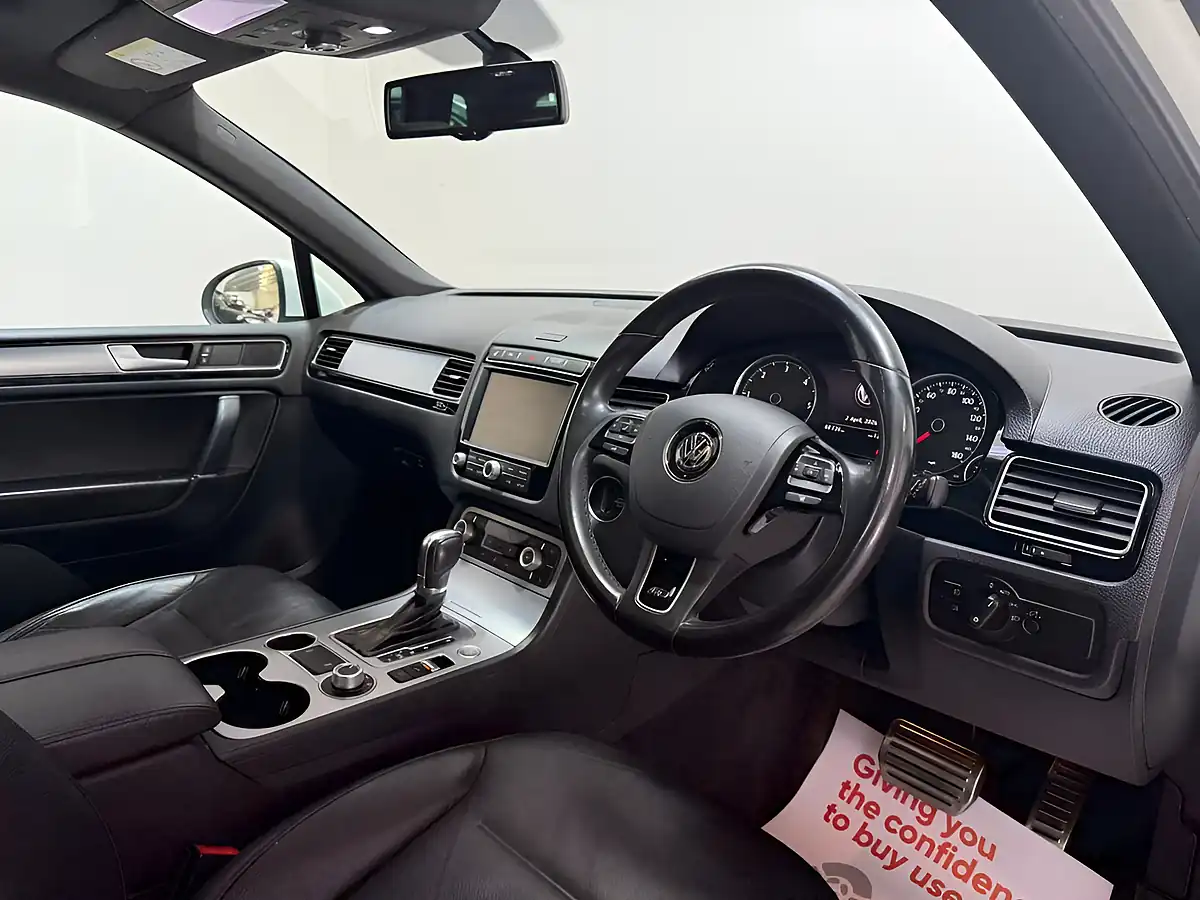 Used 2015 Volkswagen Touareg R-Line White - Interior and Exterior details 13