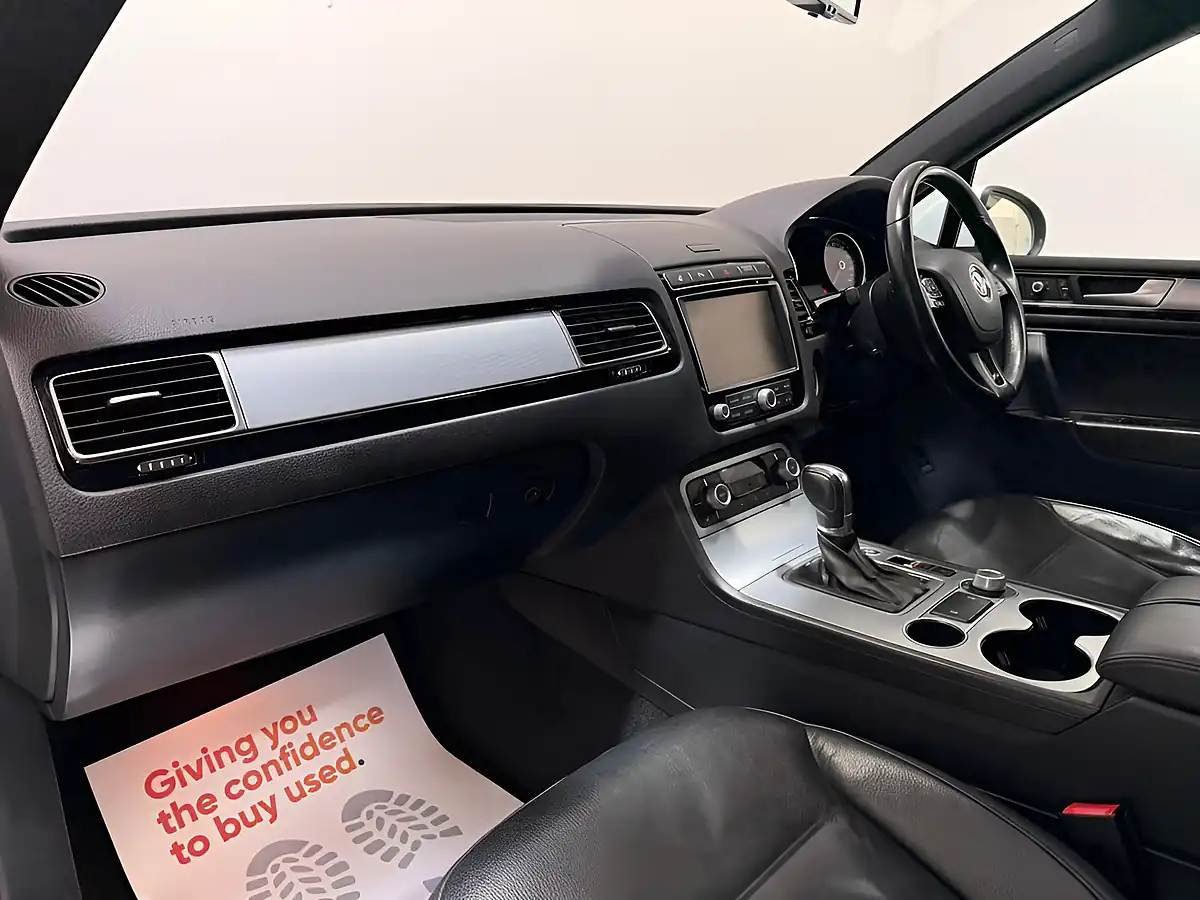Used 2015 Volkswagen Touareg R-Line White - Interior and Exterior details 15