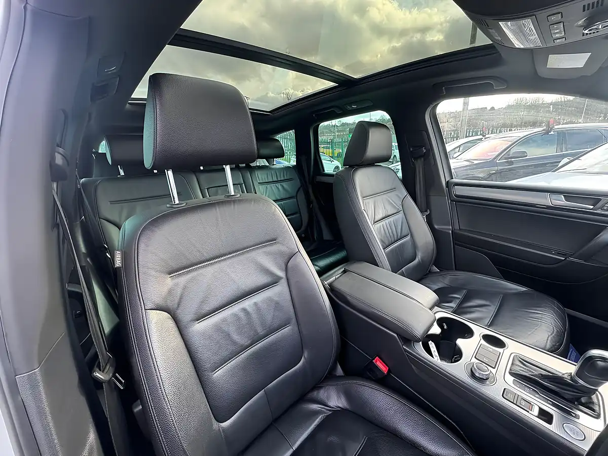 Used 2015 Volkswagen Touareg R-Line White - Interior and Exterior details 17