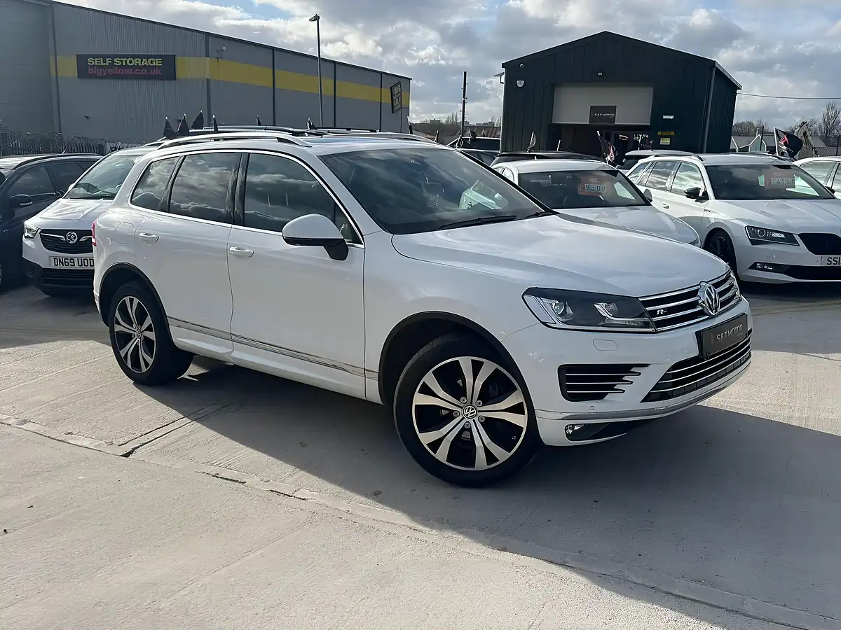 Used 2015 Volkswagen Touareg R-Line White - Interior and Exterior details 2