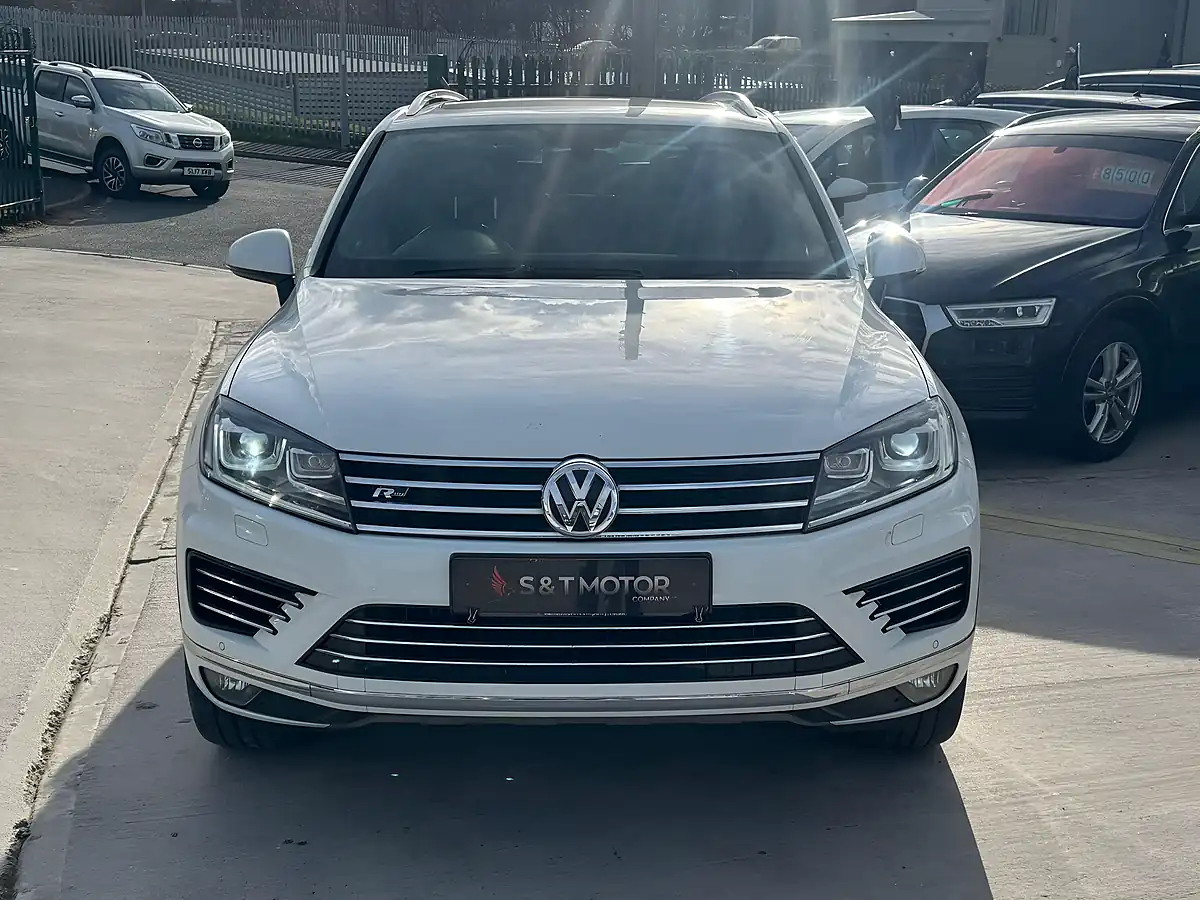 Used 2015 Volkswagen Touareg R-Line White - Interior and Exterior details 3