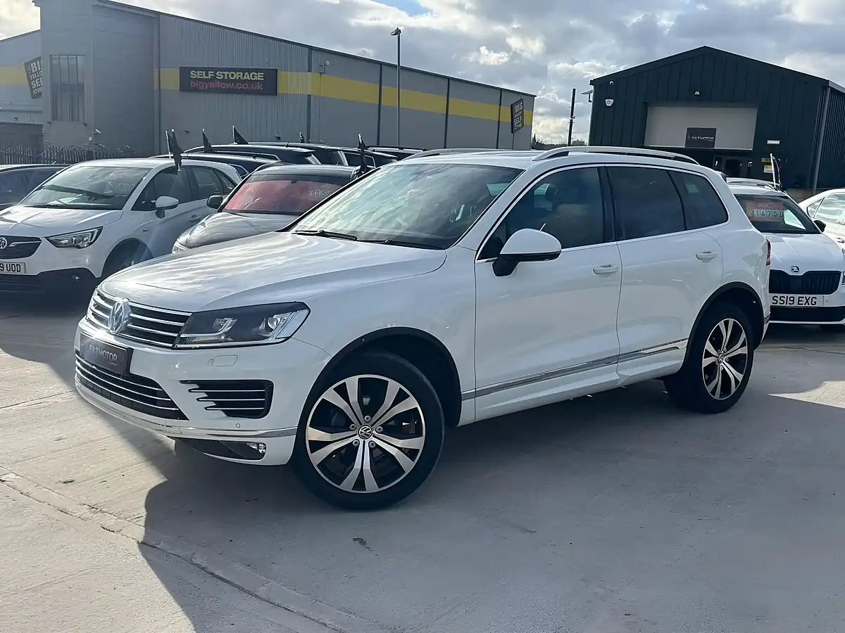 Used 2015 Volkswagen Touareg R-Line White - Interior and Exterior details 4