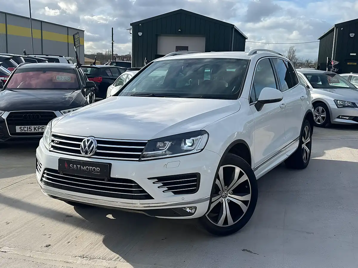 Used 2015 Volkswagen Touareg R-Line White - Interior and Exterior details 6
