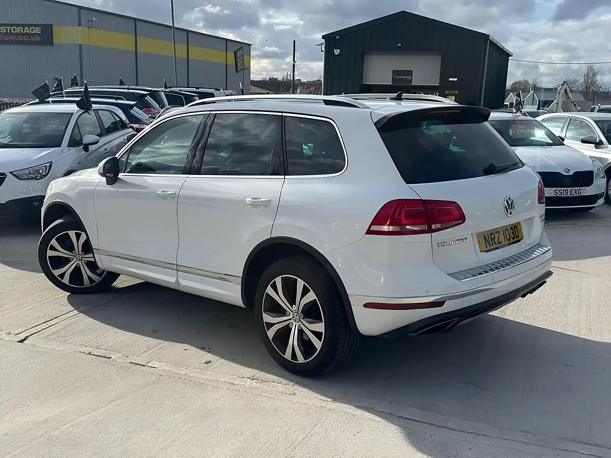 Used 2015 Volkswagen Touareg R-Line White - Interior and Exterior details 7