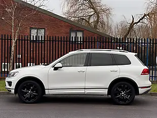 Used 2015 Volkswagen Touareg R-Line White - Interior and Exterior details 10