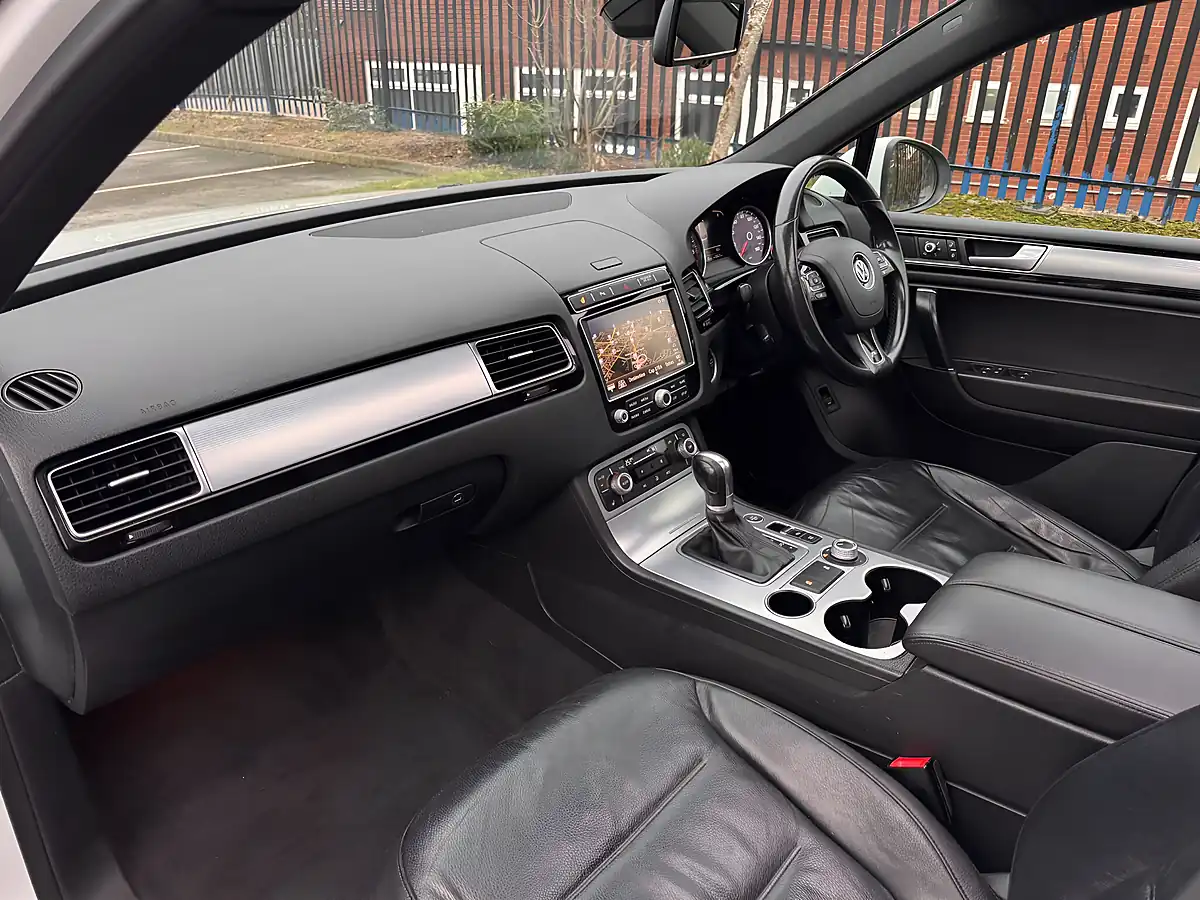 Used 2015 Volkswagen Touareg R-Line White - Interior and Exterior details 11