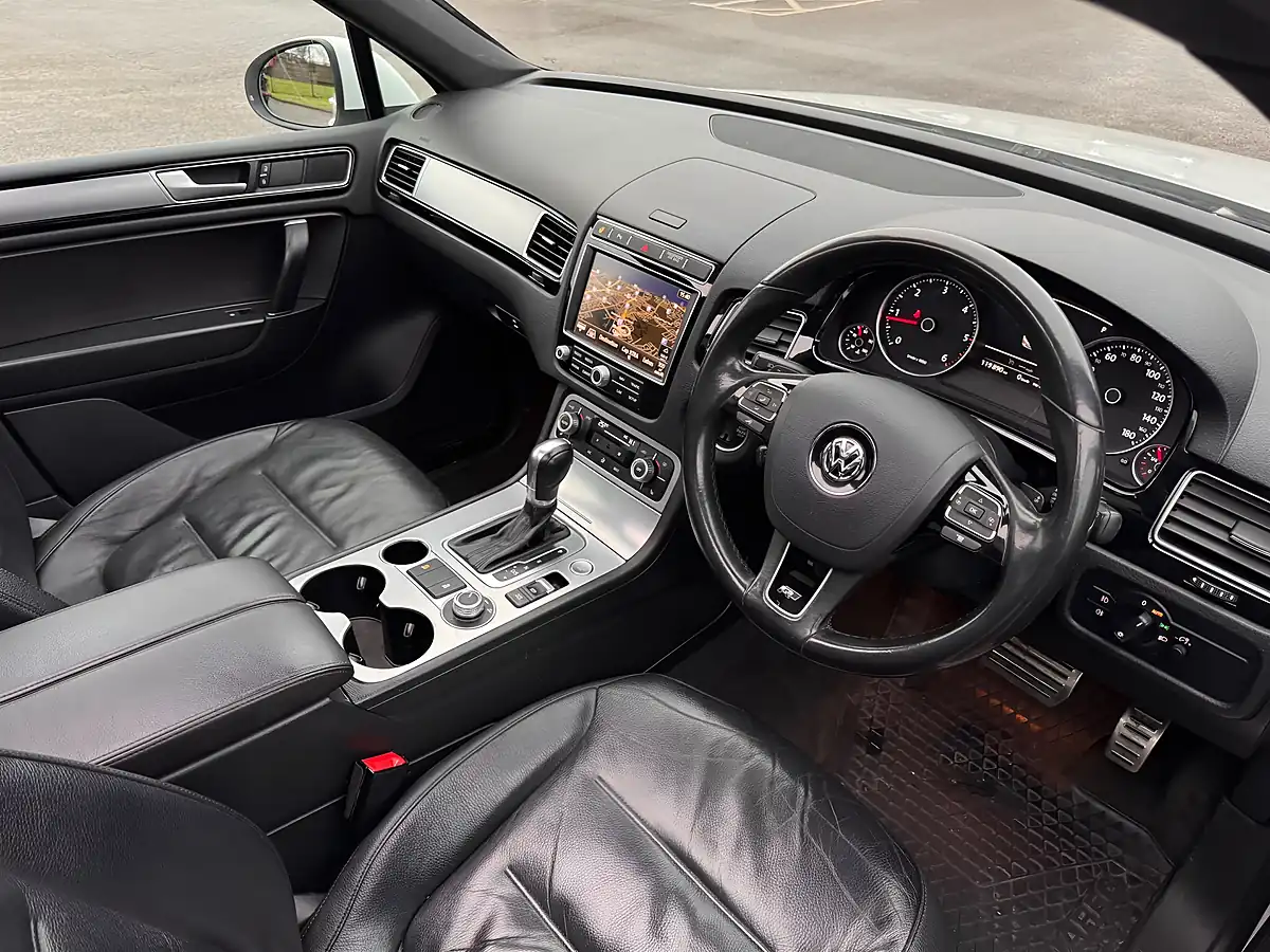Used 2015 Volkswagen Touareg R-Line White - Interior and Exterior details 12