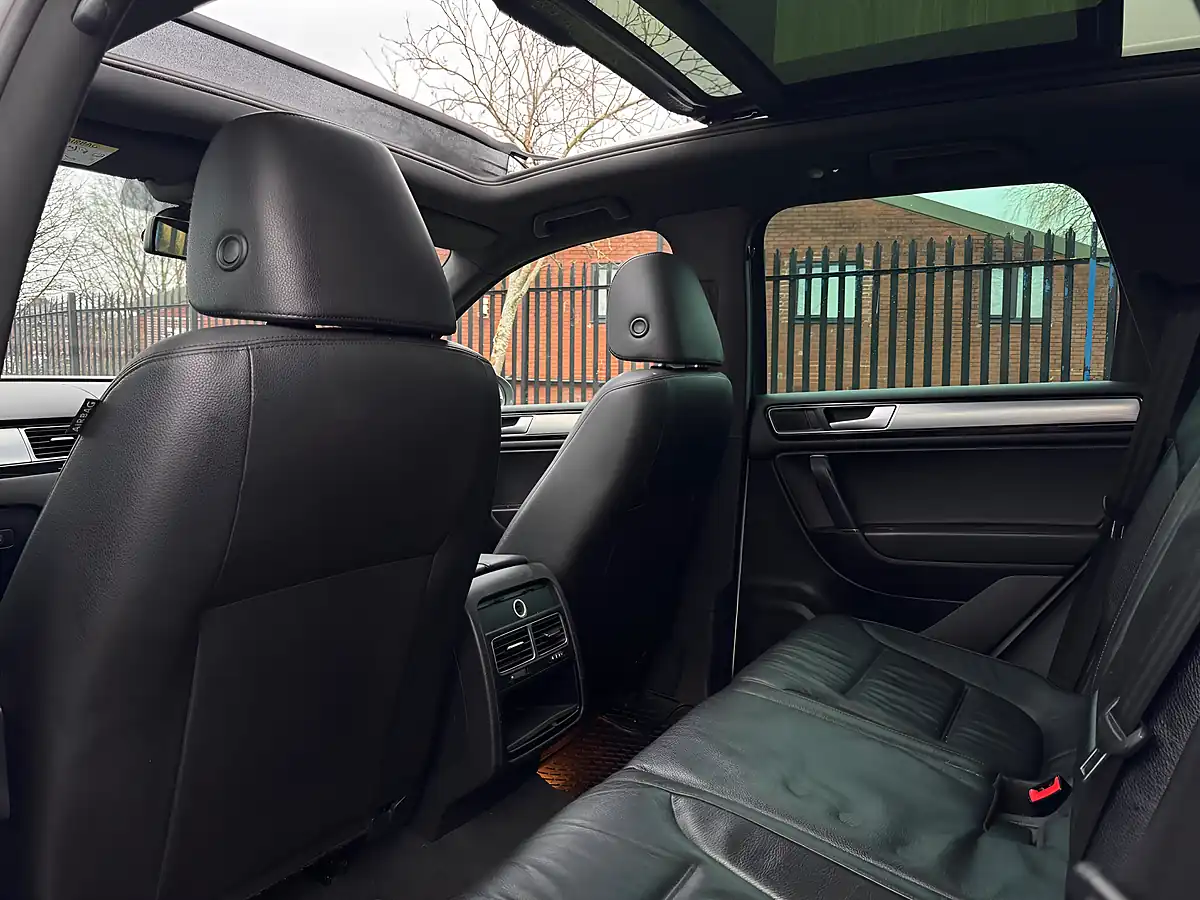 Used 2015 Volkswagen Touareg R-Line White - Interior and Exterior details 13
