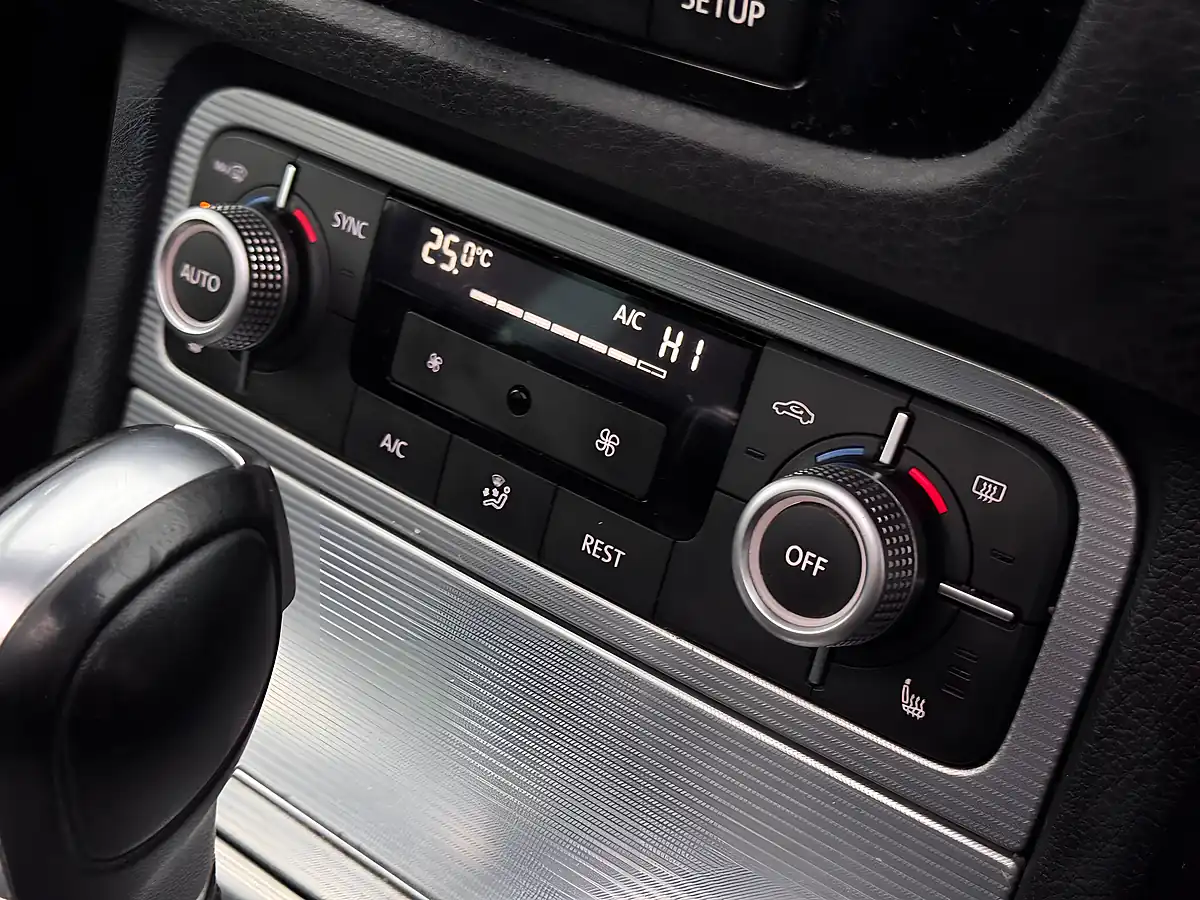 Used 2015 Volkswagen Touareg R-Line White - Interior and Exterior details 16