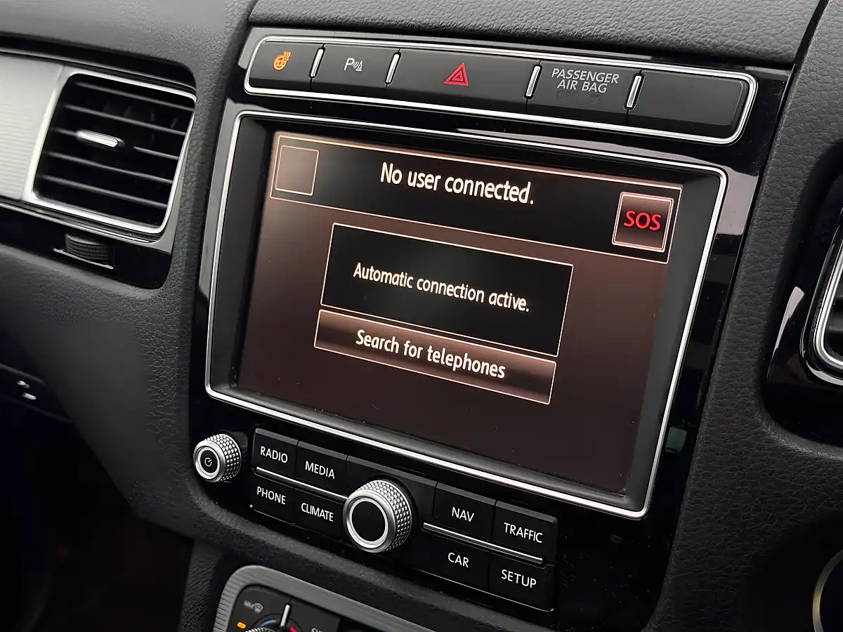 Used 2015 Volkswagen Touareg R-Line White - Interior and Exterior details 17
