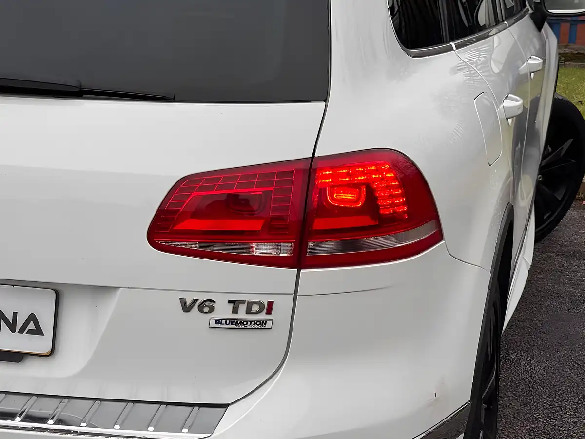 Used 2015 Volkswagen Touareg R-Line White - Interior and Exterior details 19