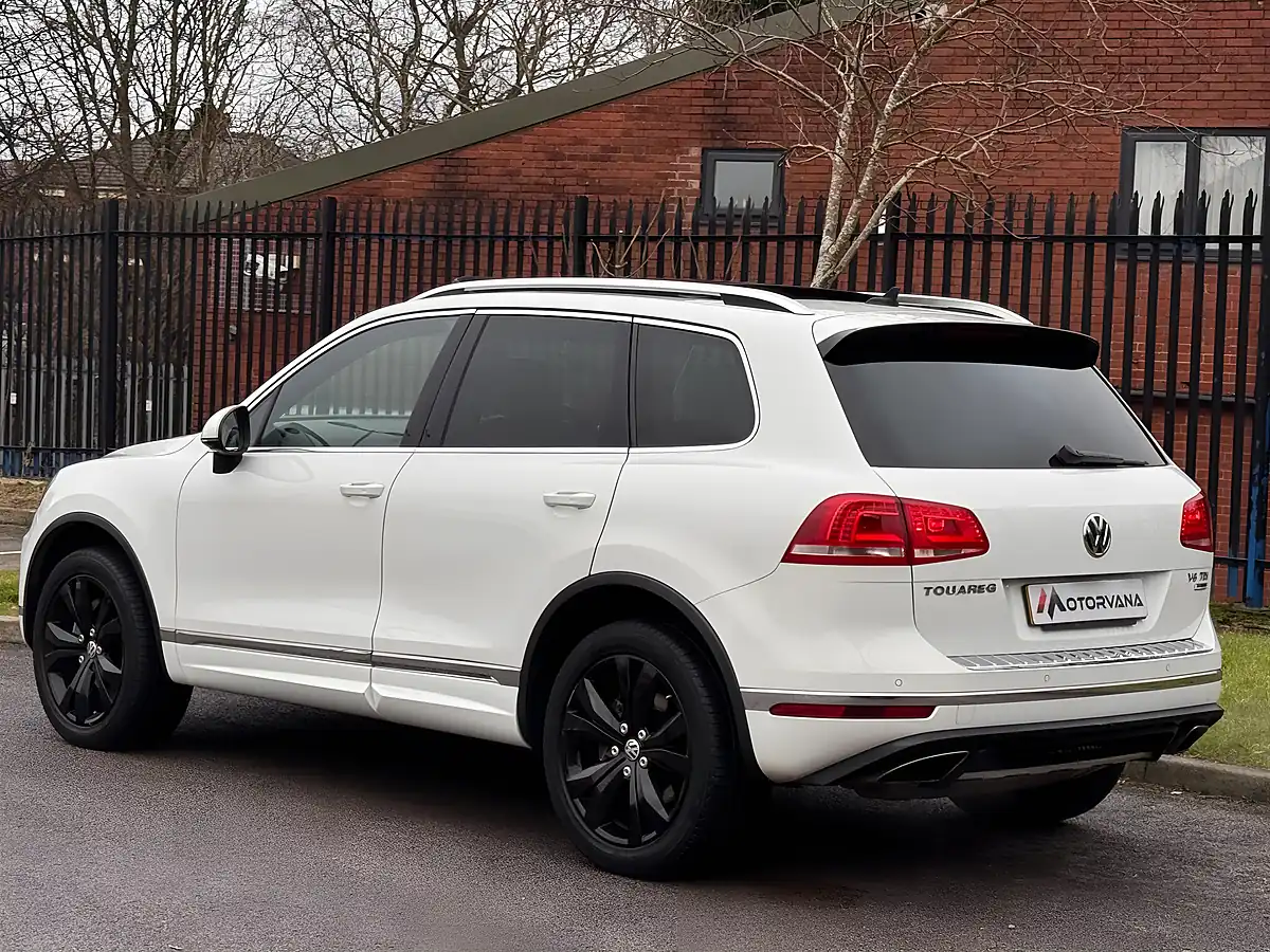 Used 2015 Volkswagen Touareg R-Line White - Interior and Exterior details 4
