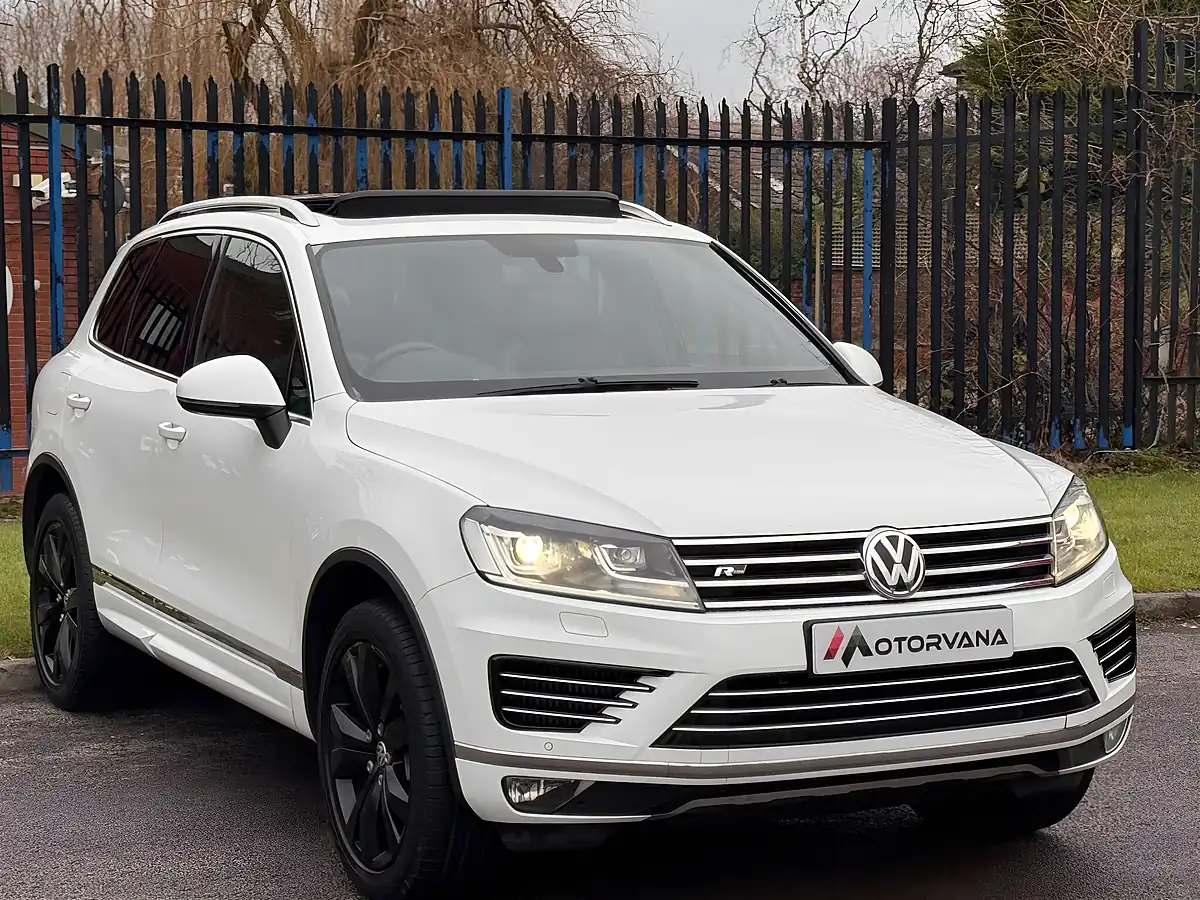 Used 2015 Volkswagen Touareg R-Line White - Interior and Exterior details 9