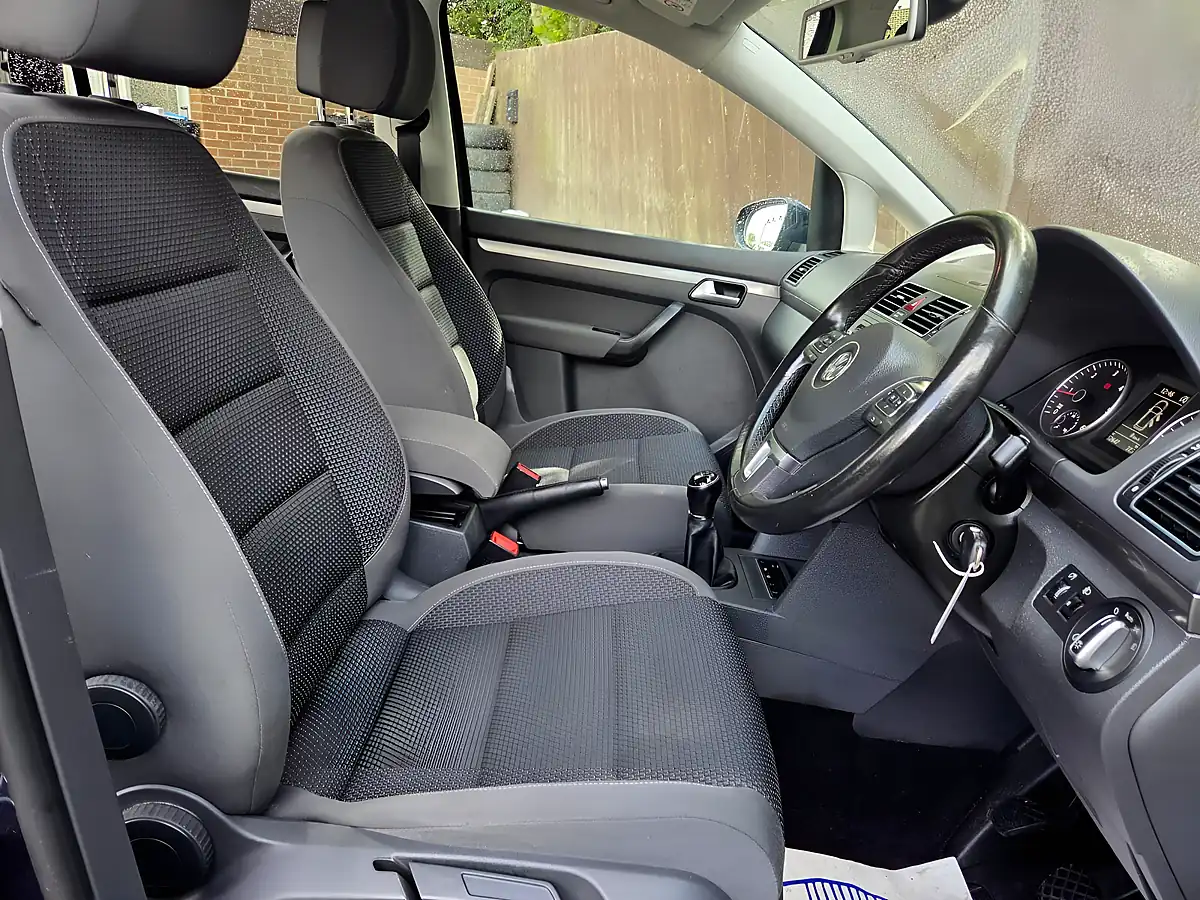 Used 2015 Volkswagen Touran Se Blue - Interior and Exterior details 10