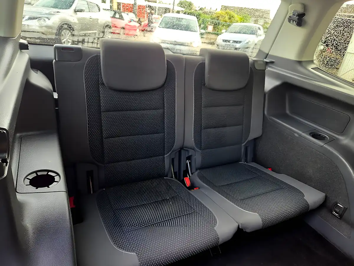 Used 2015 Volkswagen Touran Se Blue - Interior and Exterior details 11