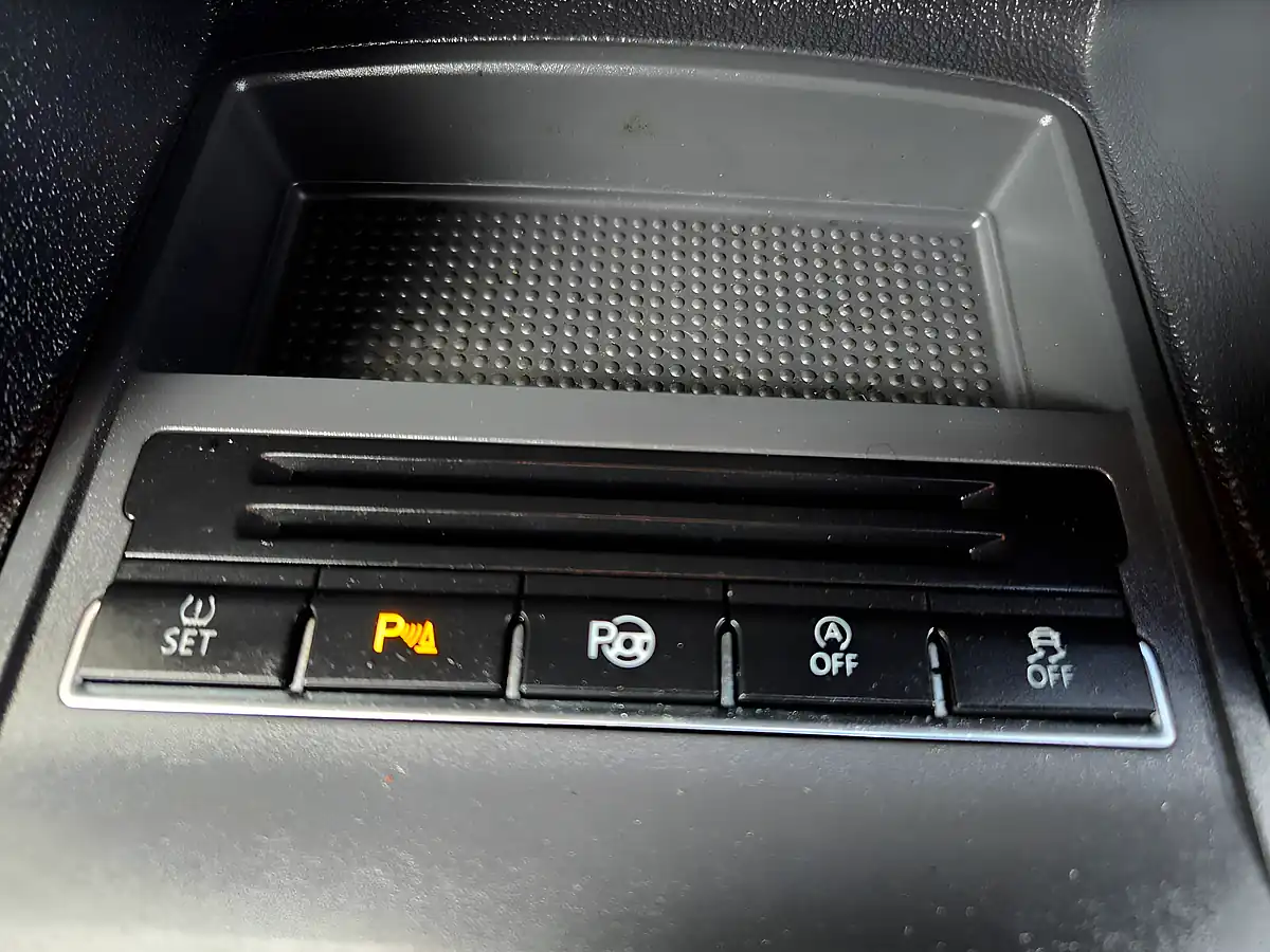 Used 2015 Volkswagen Touran Se Blue - Interior and Exterior details 13