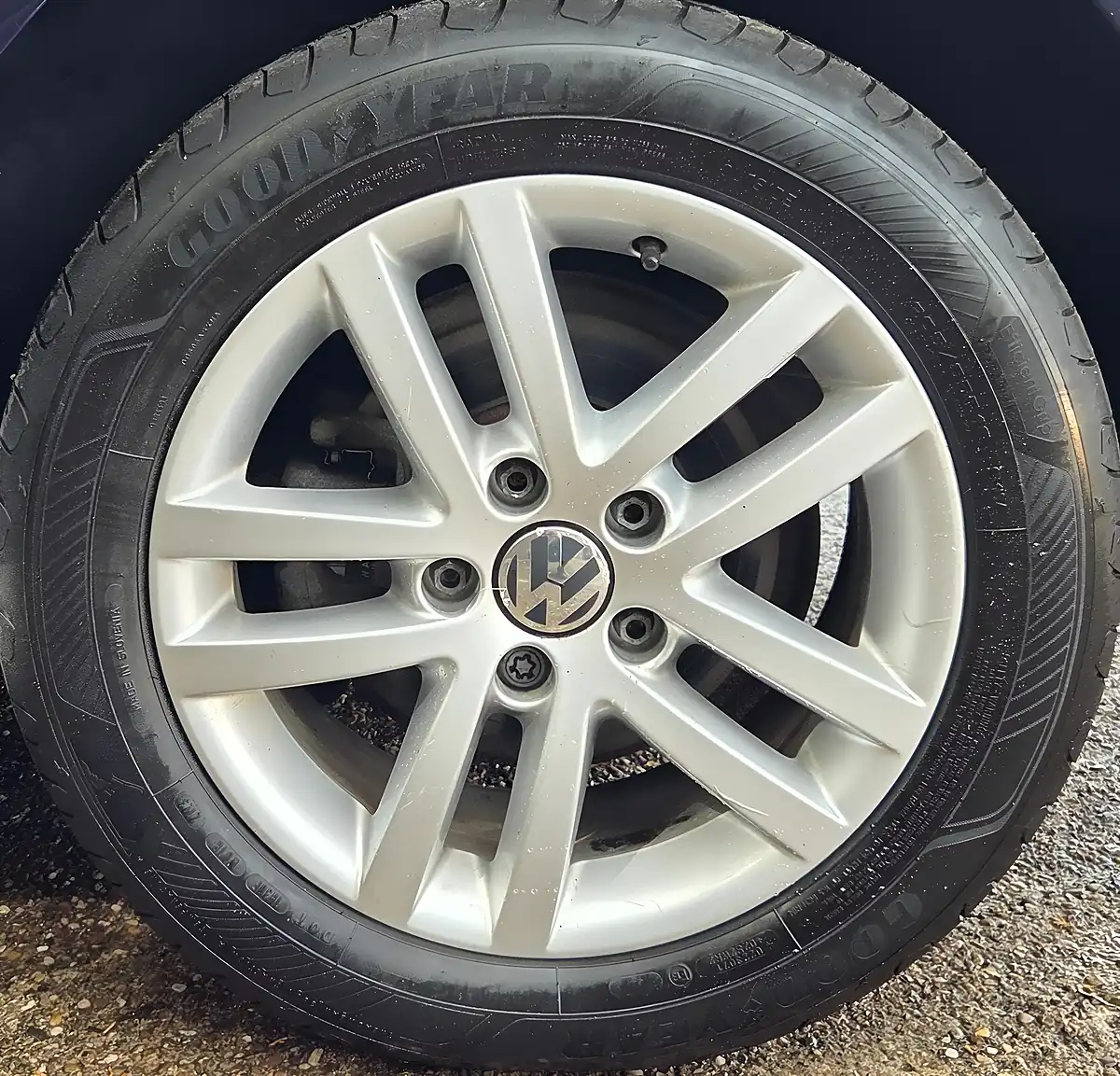 Used 2015 Volkswagen Touran Se Blue - Interior and Exterior details 14