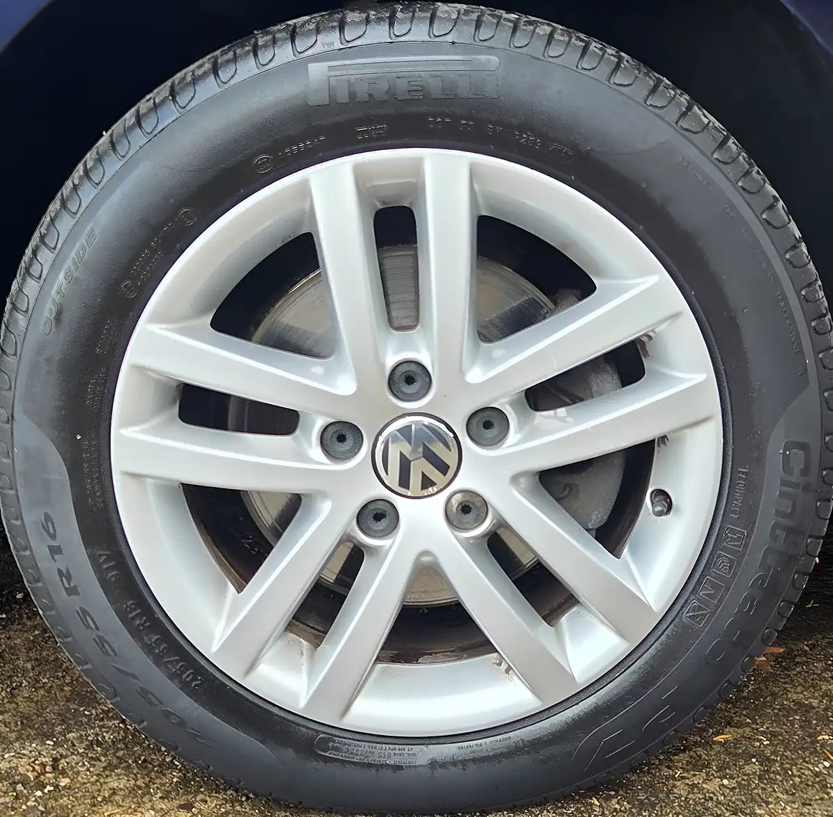 Used 2015 Volkswagen Touran Se Blue - Interior and Exterior details 15