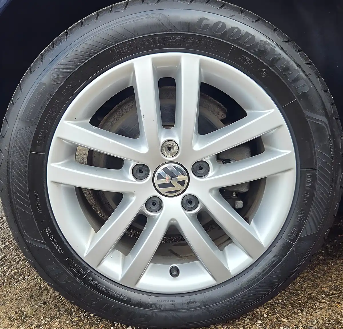 Used 2015 Volkswagen Touran Se Blue - Interior and Exterior details 16