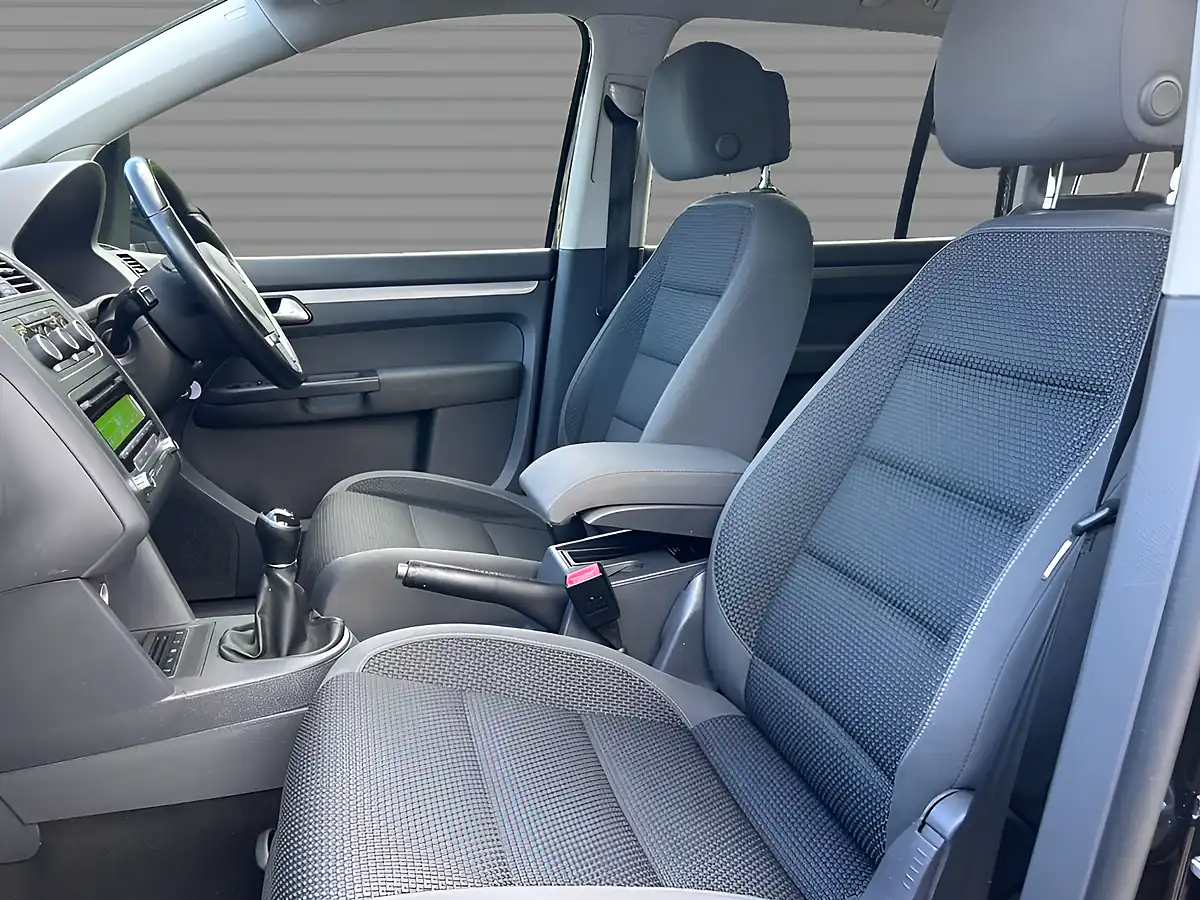 Used 2015 Volkswagen Touran Se Deep Black - Interior and Exterior details 14