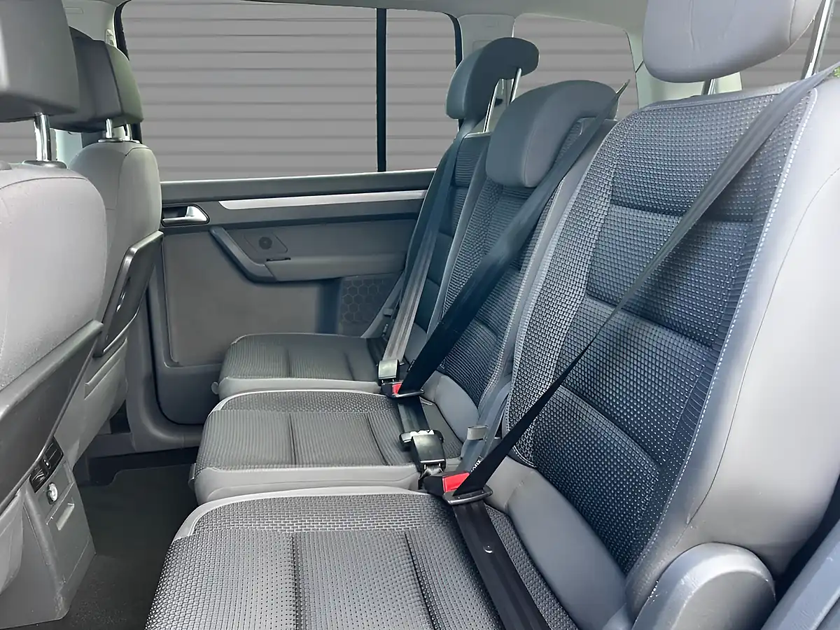 Used 2015 Volkswagen Touran Se Deep Black - Interior and Exterior details 15