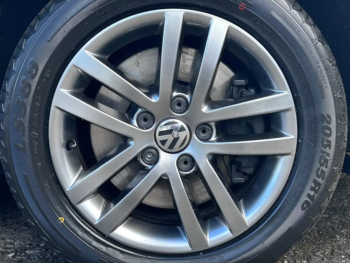 Used 2015 Volkswagen Touran Se Deep Black - Interior and Exterior details 5