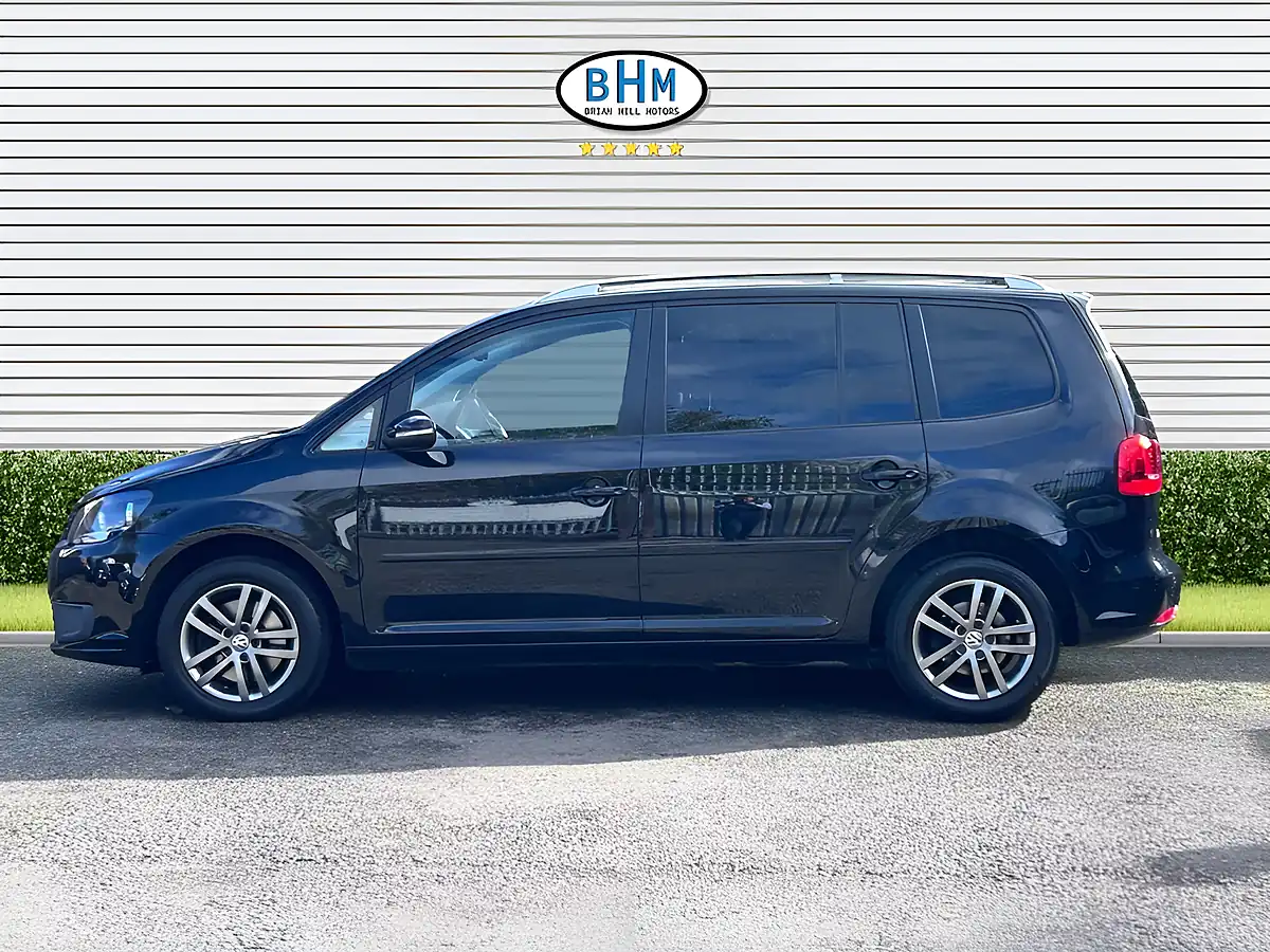 Used 2015 Volkswagen Touran Se Deep Black - Interior and Exterior details 7