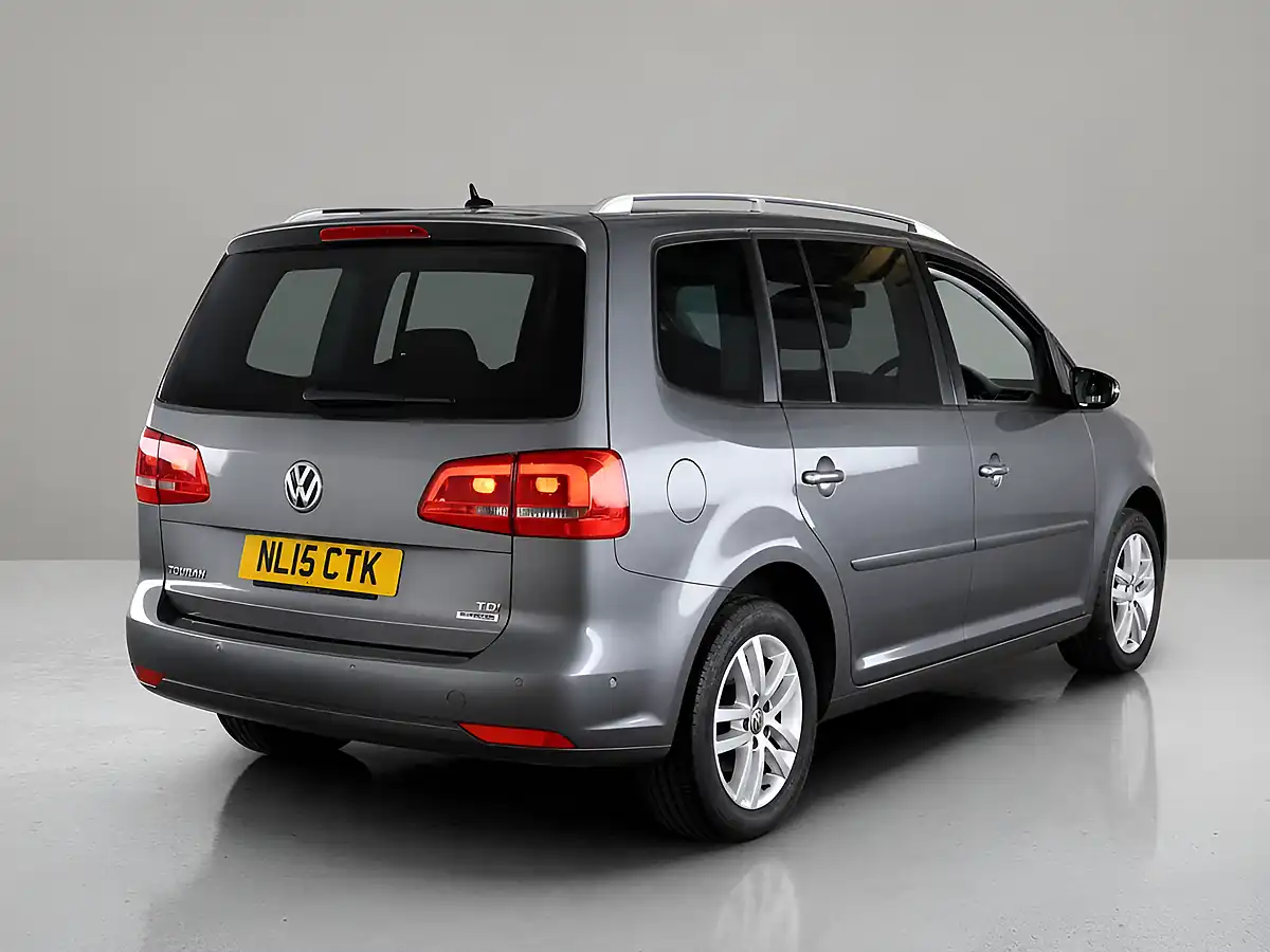 Used 2015 Volkswagen Touran Se Edition Grey - Interior and Exterior details 4