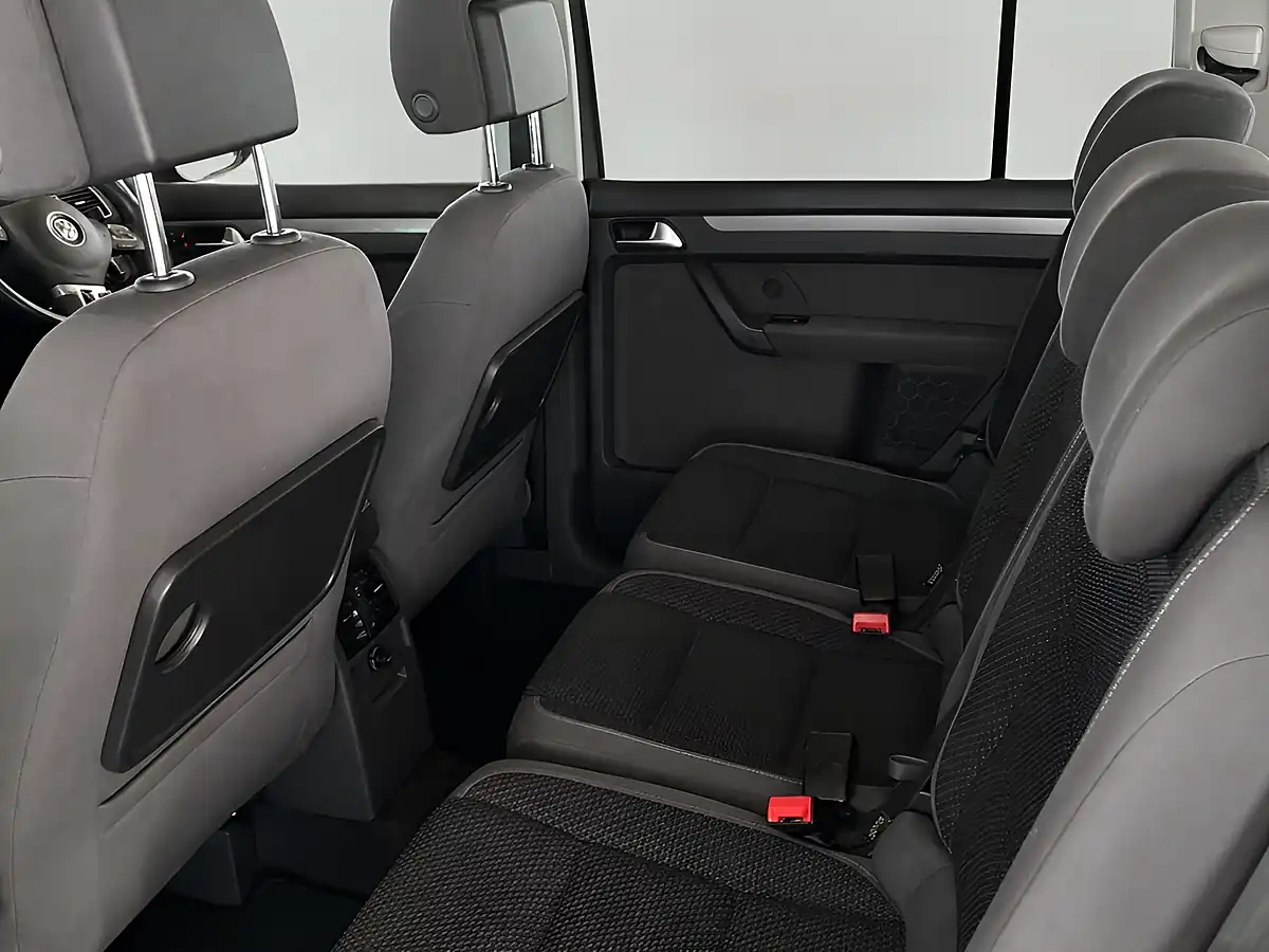 Used 2015 Volkswagen Touran Se Edition Grey - Interior and Exterior details 7