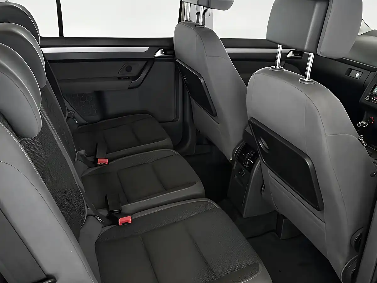 Used 2015 Volkswagen Touran Se Edition Grey - Interior and Exterior details 8