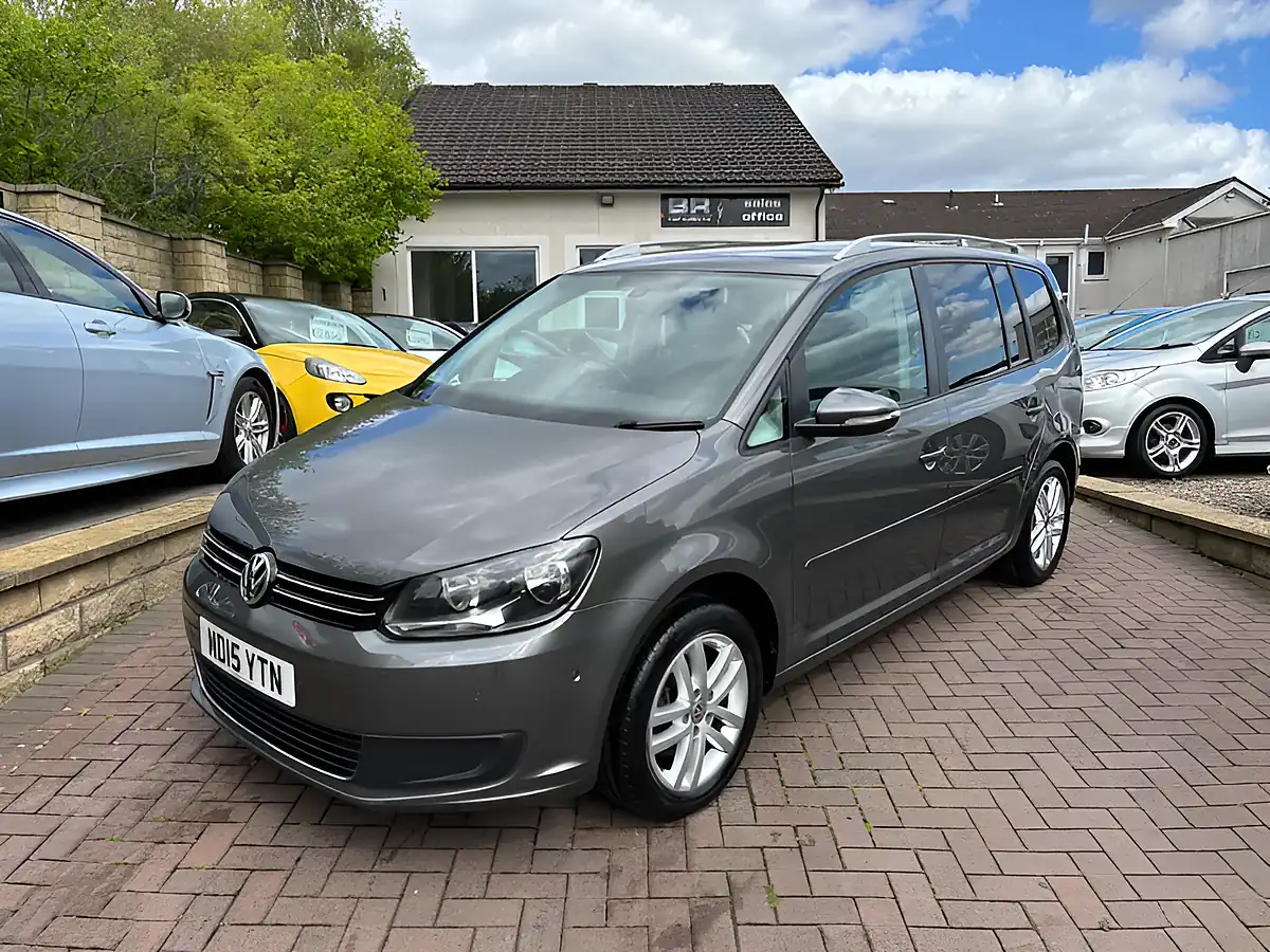 Used 2015 Volkswagen Touran Se Grey - Front View
