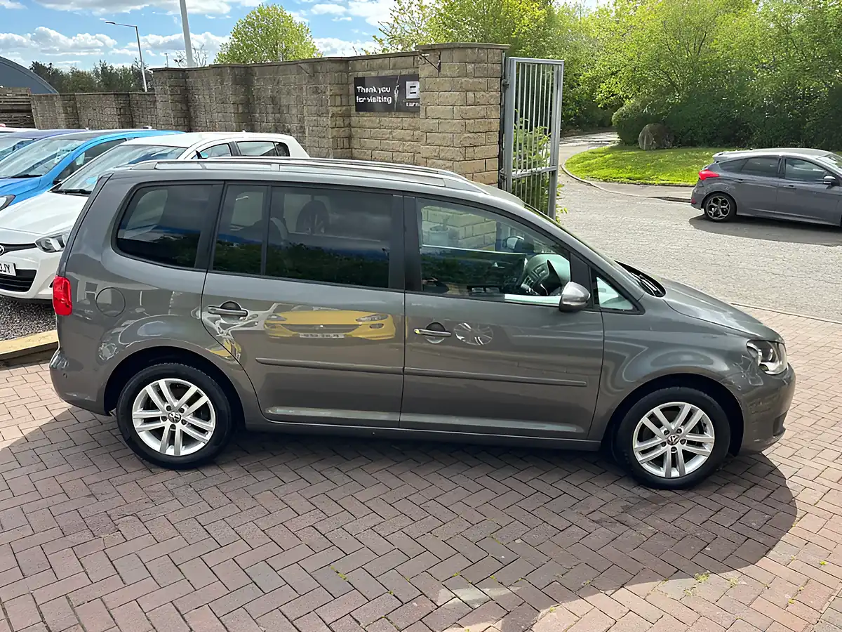 Used 2015 Volkswagen Touran Se Grey - Interior and Exterior details 12