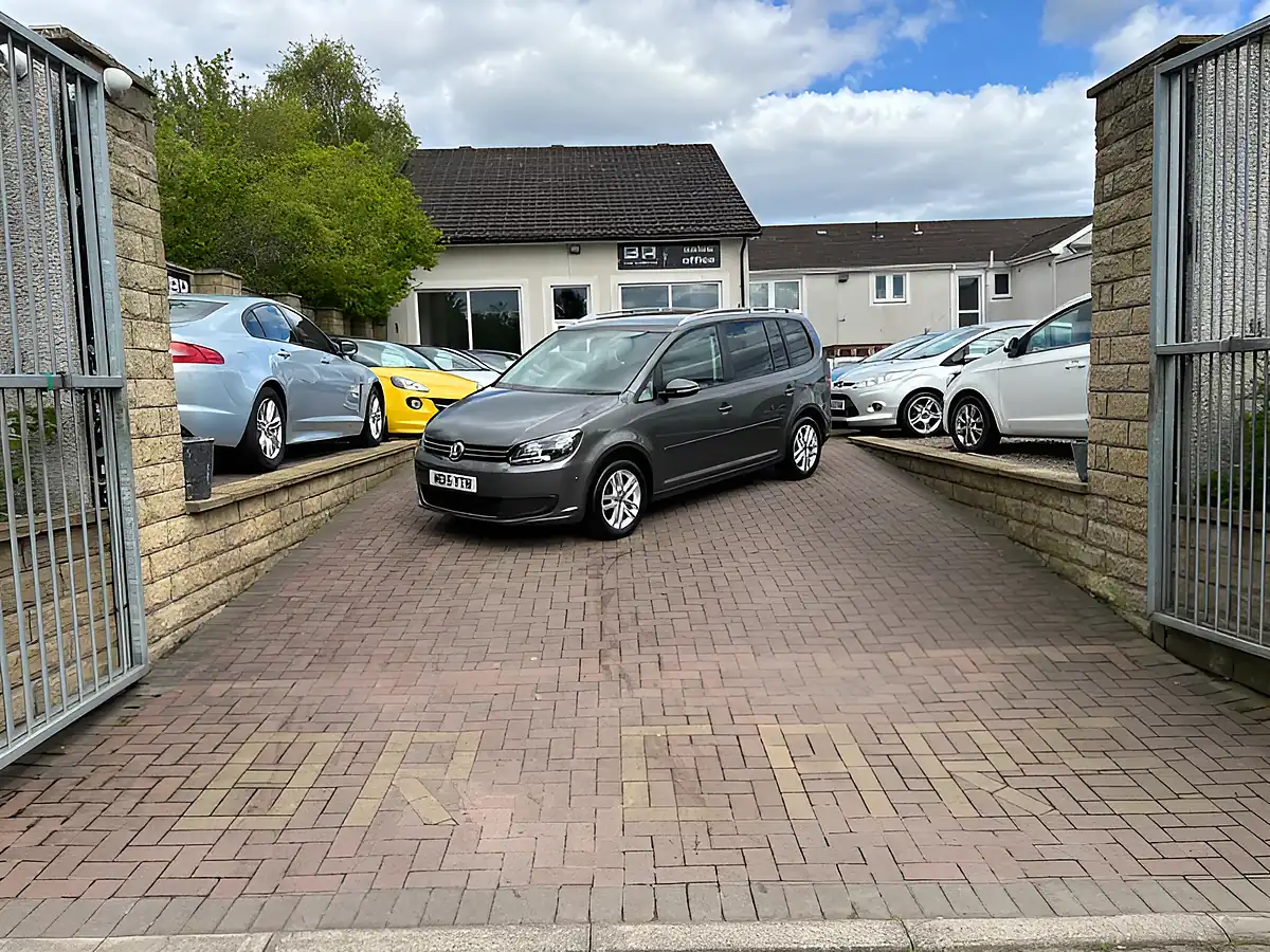 Used 2015 Volkswagen Touran Se Grey - Interior and Exterior details 3