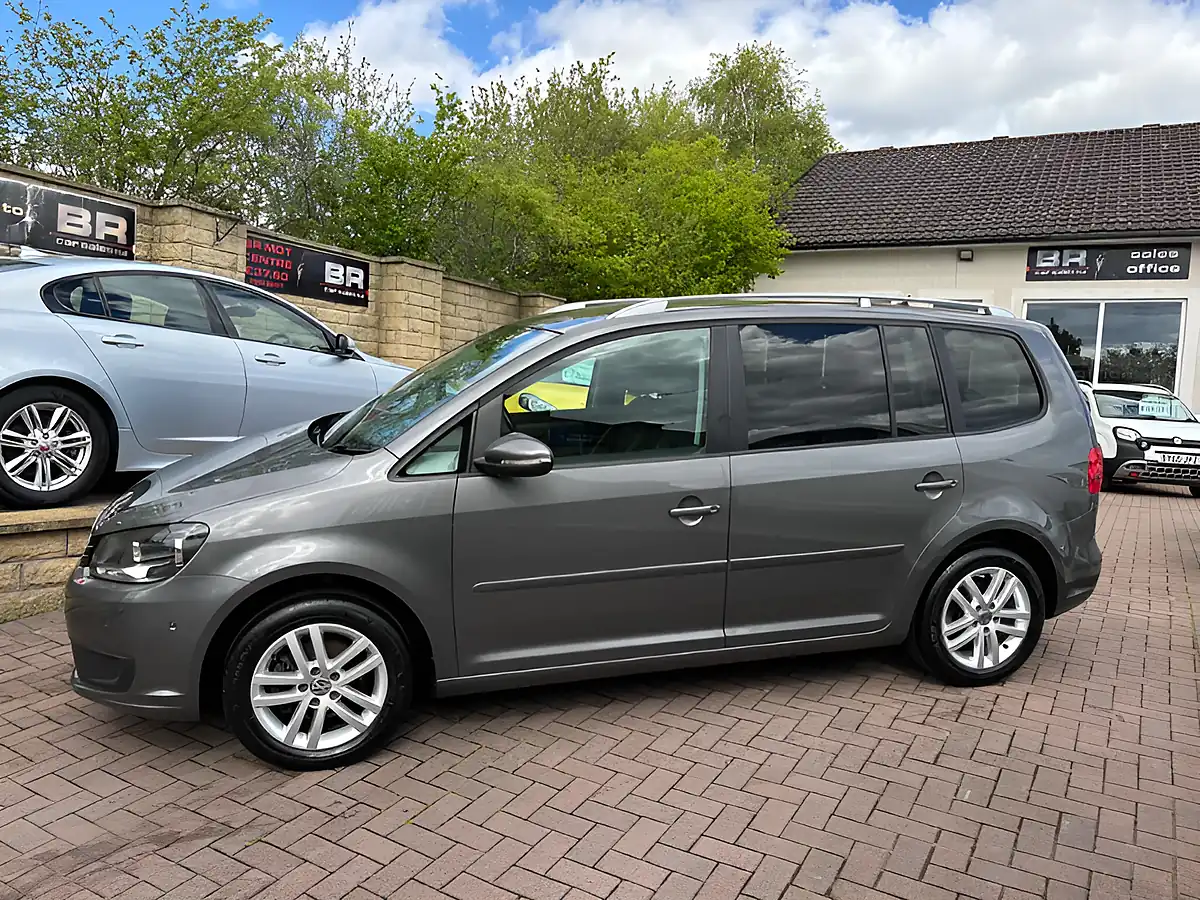 Used 2015 Volkswagen Touran Se Grey - Interior and Exterior details 5