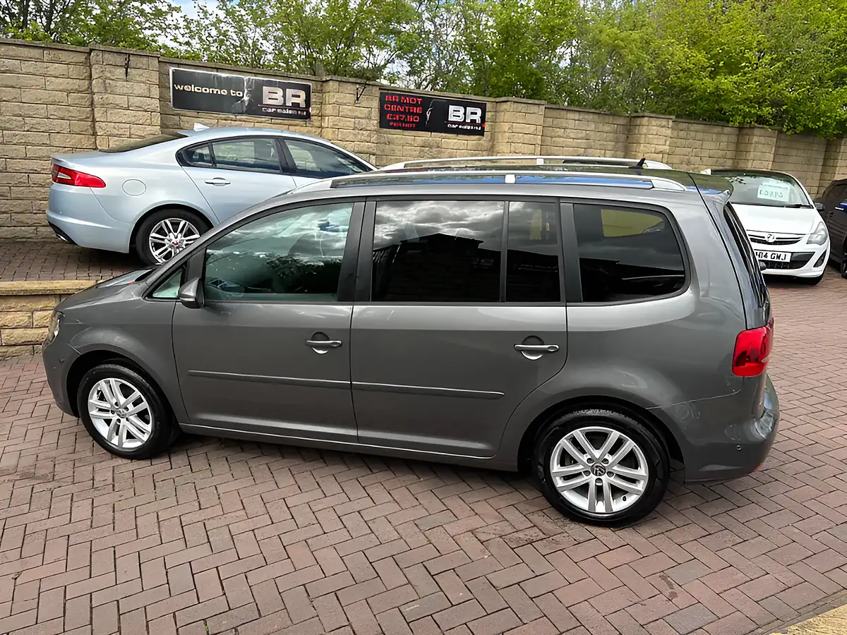 Used 2015 Volkswagen Touran Se Grey - Interior and Exterior details 6
