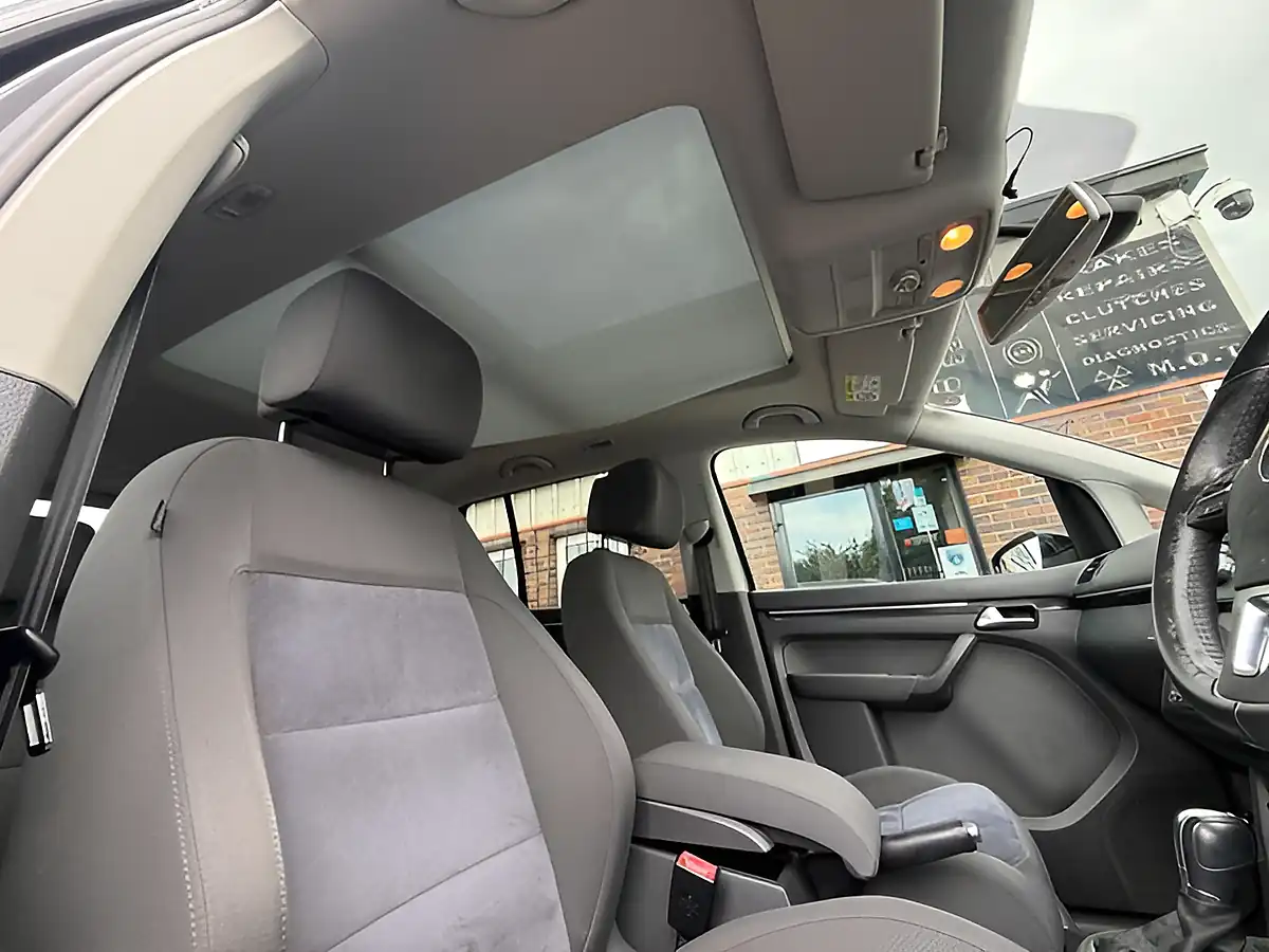 Used 2015 Volkswagen Touran Se - Interior and Exterior details 13