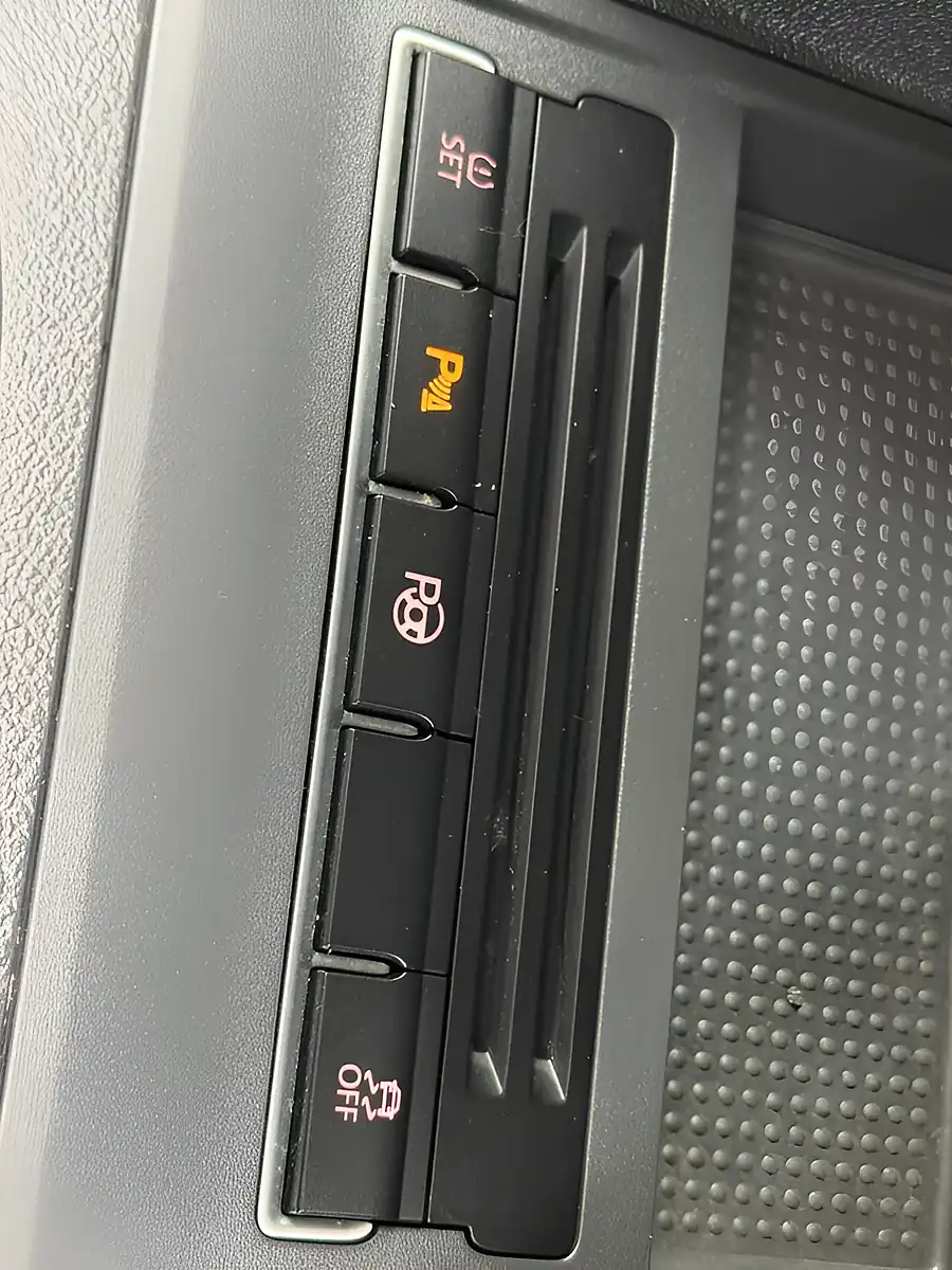 Used 2015 Volkswagen Touran Se - Interior and Exterior details 19