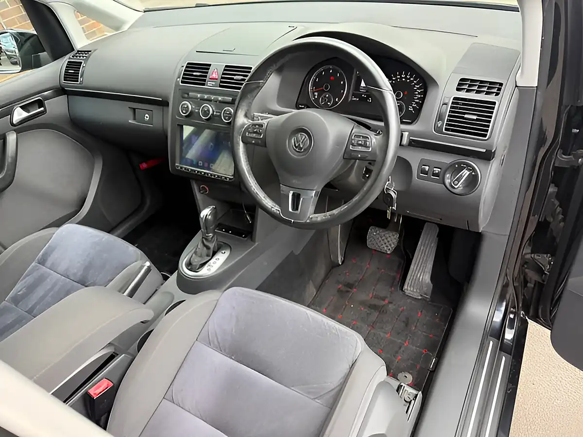 Used 2015 Volkswagen Touran Se - Interior and Exterior details 9