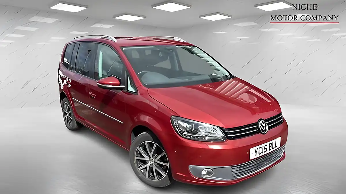 Used 2015 Volkswagen Touran Se Red - Front View